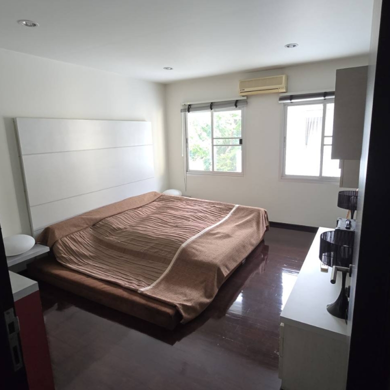 ขายบ้านเดี่ยวหลังใหญ่พื้นที่ 131 ตร.ว. ใจกลางทำเลพัฒนาการ-ทองหล่อ