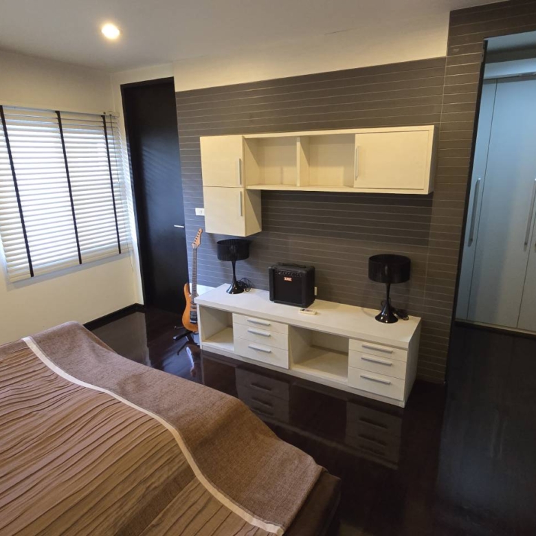 ขายบ้านเดี่ยวหลังใหญ่พื้นที่ 131 ตร.ว. ใจกลางทำเลพัฒนาการ-ทองหล่อ