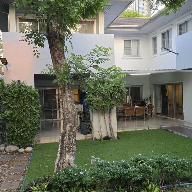 ขายบ้านเดี่ยวหลังใหญ่พื้นที่ 131 ตร.ว. ใจกลางทำเลพัฒนาการ-ทองหล่อ