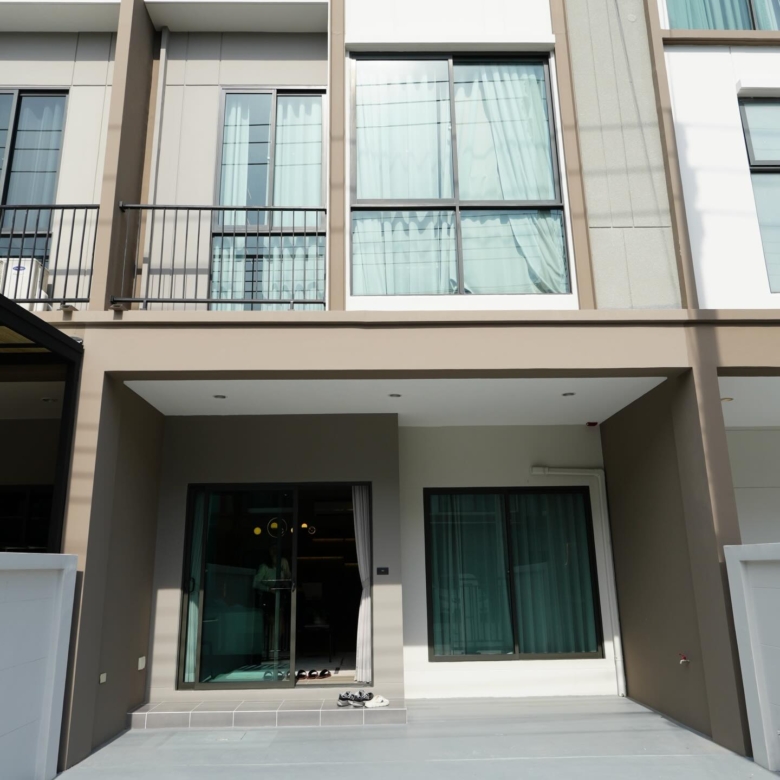 ขายบ้านใหม่มือ 1 บ้านตัวอย่างตกแต่งพร้อมเข้าอยู่ โครงการ วี คอมพาวด์ บางนา-ศรีนครินทร์ (V Compound Bangna-Srinakarin)
