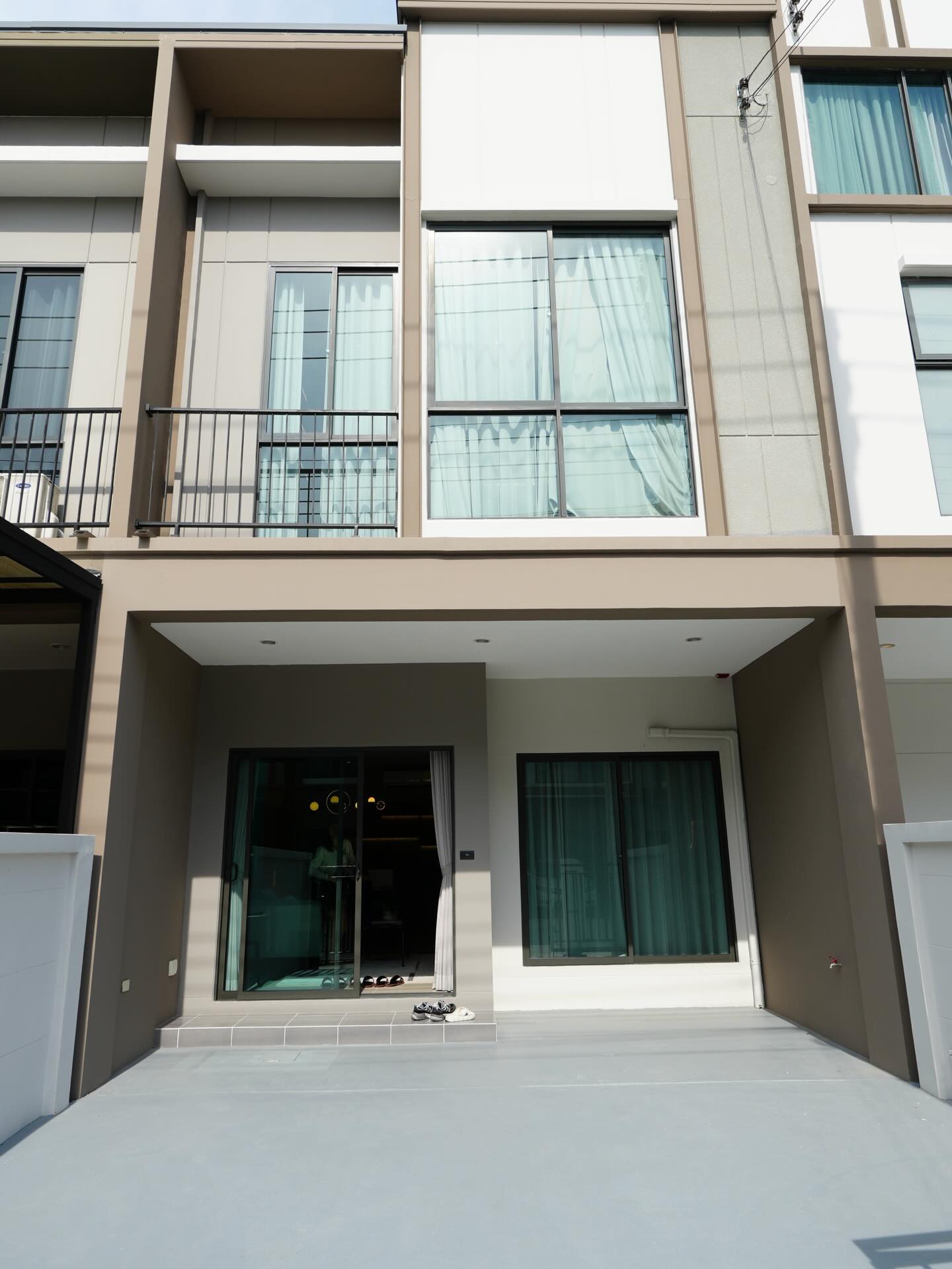 ขายบ้านใหม่มือ 1 บ้านตัวอย่างตกแต่งพร้อมเข้าอยู่ โครงการ วี คอมพาวด์ บางนา-ศรีนครินทร์ (V Compound Bangna-Srinakarin)